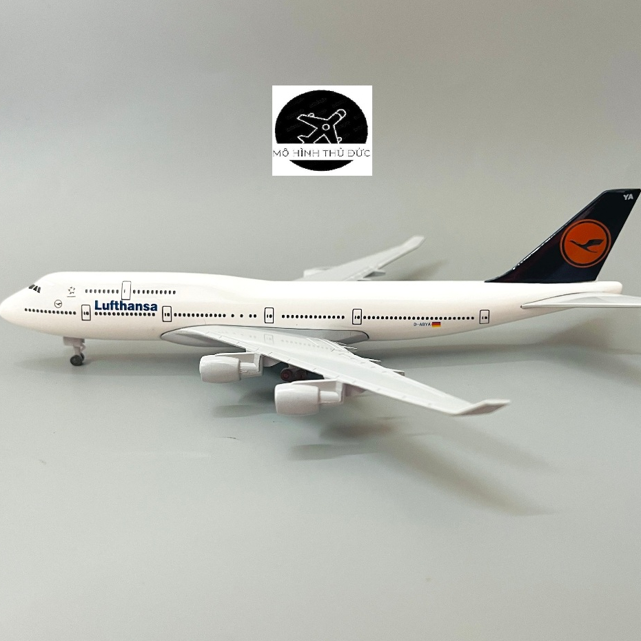 飛機模型“booeing B747 LUFTHANSA”高檔合金帶模壓輪比1:400