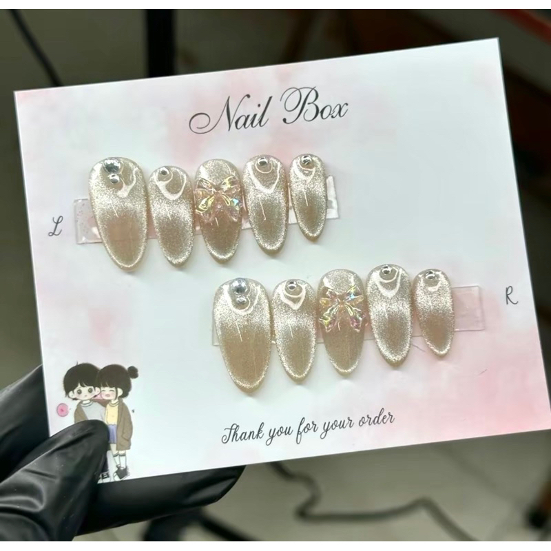 Aimee.nailsbox 的指甲盒設計貓眼石膏鑽石蝴蝶結