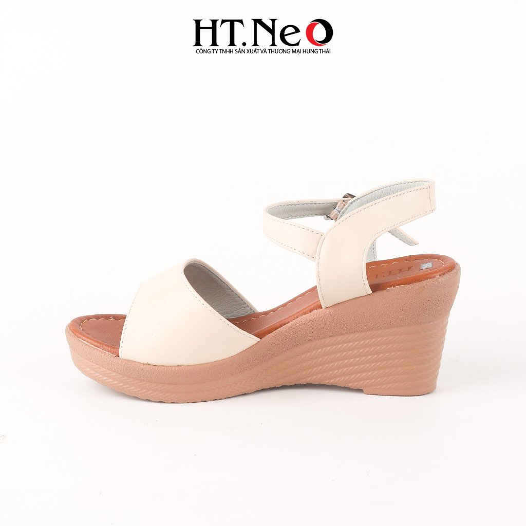 坡跟涼鞋 HT.NEO 7cm 高,簡約設計水平帶,結合楔形鞋底 SDN235
